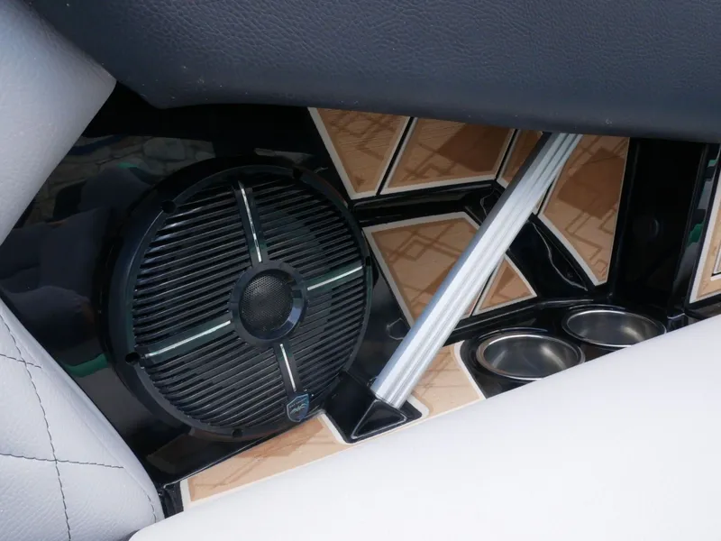 Slide: The Image of Tigé 22RZX 2022 - 18