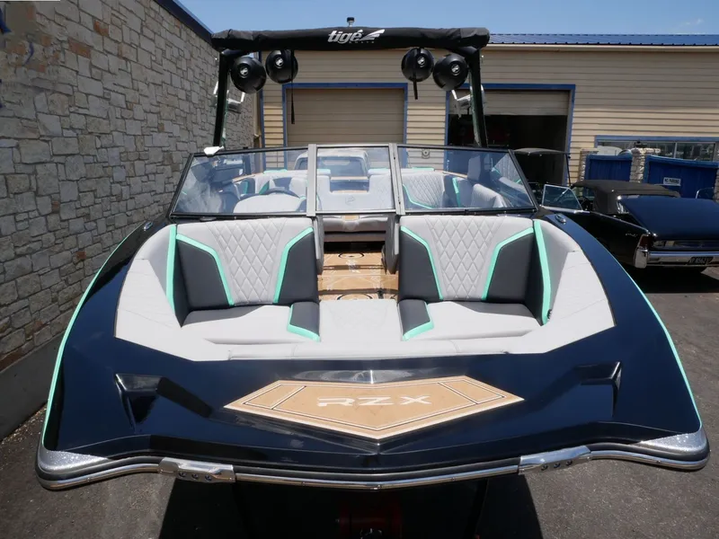 Slide: The Image of Tigé 22RZX 2022 - 19