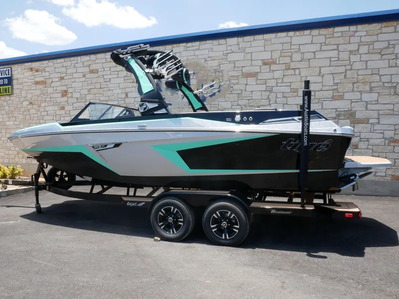 Slide: The Image of Tigé 22RZX 2022 - 2