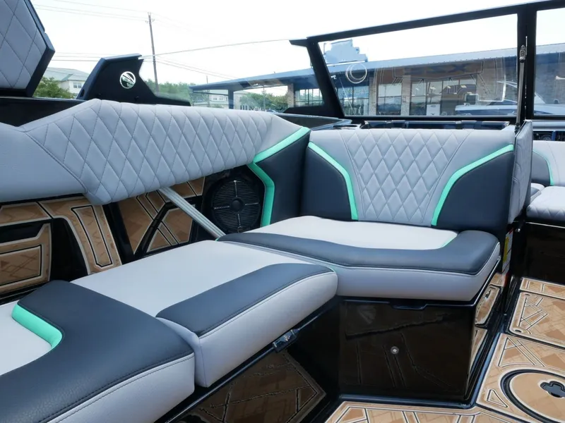 Slide: The Image of Tigé 22RZX 2022 - 23