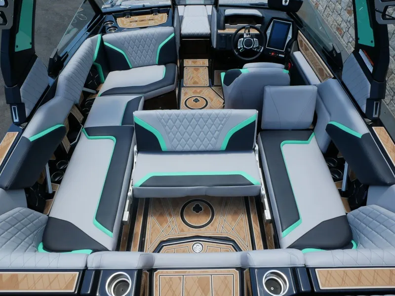 Slide: The Image of Tigé 22RZX 2022 - 24