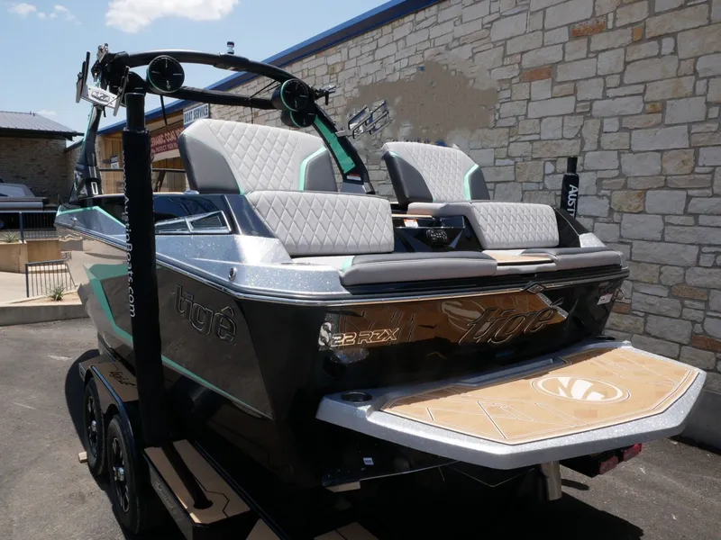 Slide: The Image of Tigé 22RZX 2022 - 25