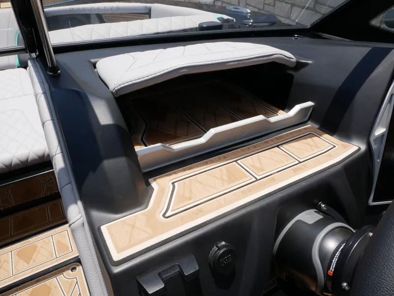 Slide: The Image of Tigé 22RZX 2022 - 4