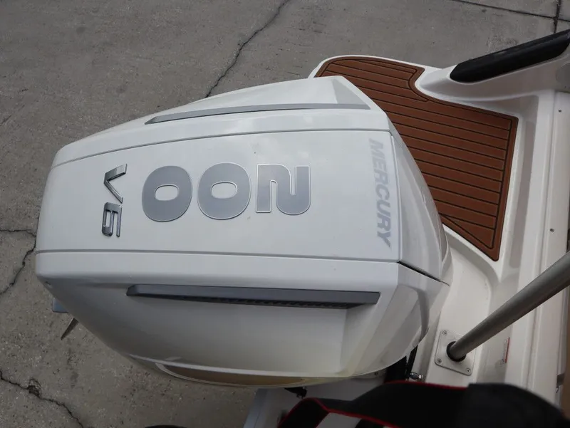 Slide: The Image of Bayliner Trophy T22CC 2025 - 10