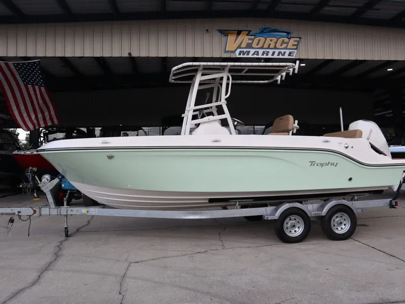 Slide: The Image of Bayliner Trophy T22CC 2025 - 5