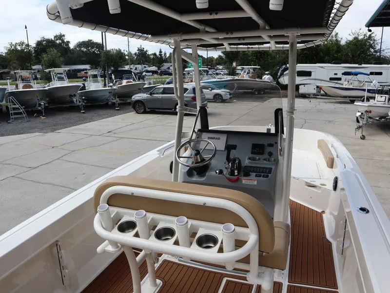 Slide: The Image of Bayliner Trophy T22CC 2025 - 7