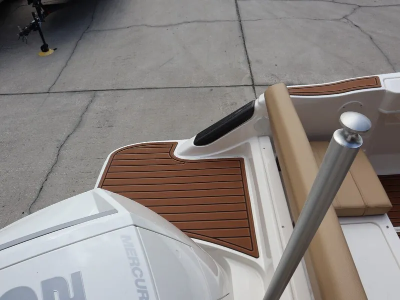 Slide: The Image of Bayliner Trophy T22CC 2025 - 9