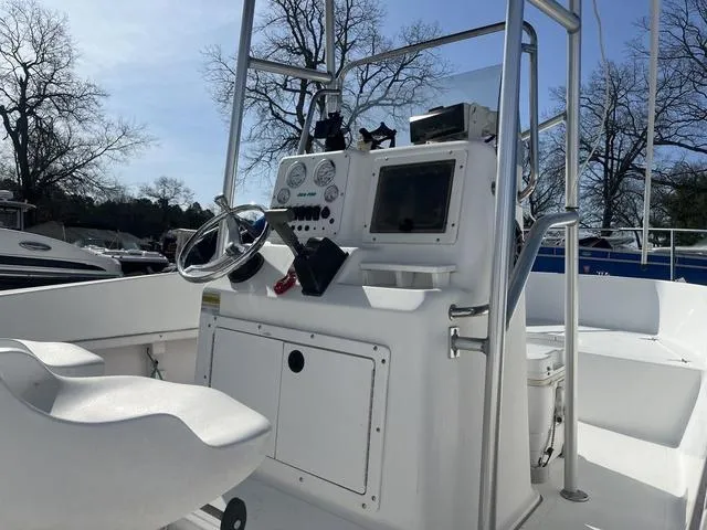 Slide: The Image of Sea Pro 21 Center Console 2002 - 5