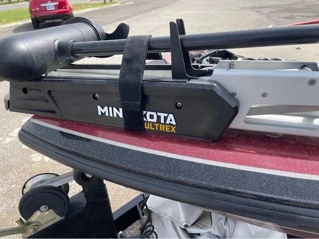 Slide: The Image of Minn Kota Ultrex motor on 2008 Skeeter ZX190 boat, parked outdoors. - 9
