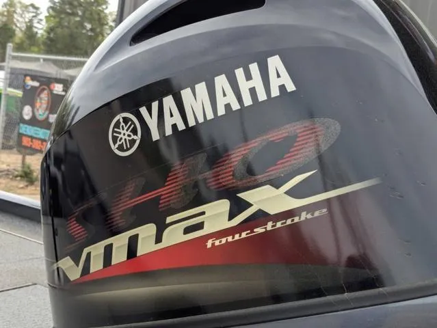 Slide: The Image of Yamaha VMAX SHO four-stroke engine on 2022 G3 Sportsman 1710 boat. - 14