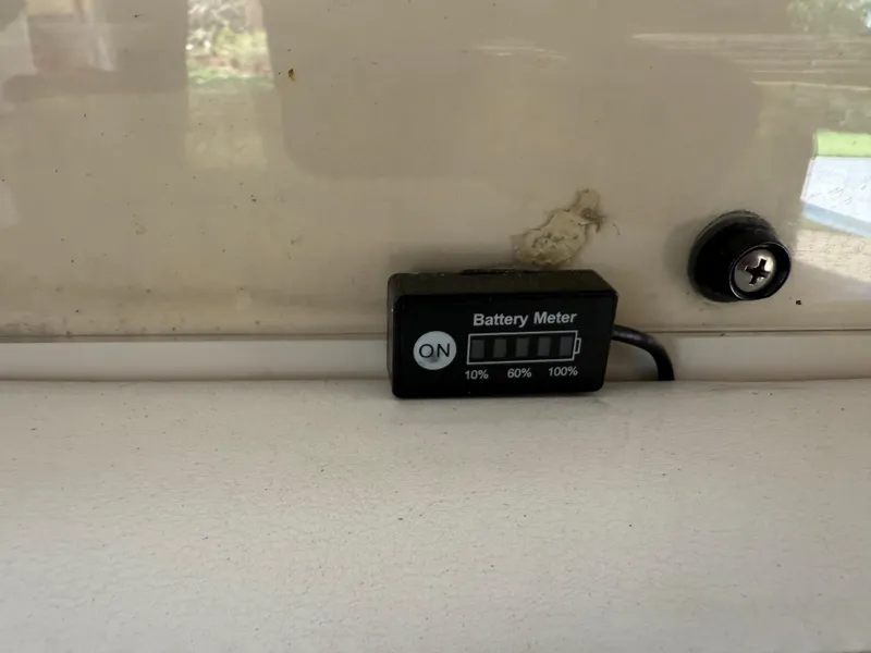 Slide: The Image of Battery meter on 2014 Bulls Bay 1700 boat dashboard, showing charge levels from 10% to 100%. - 29