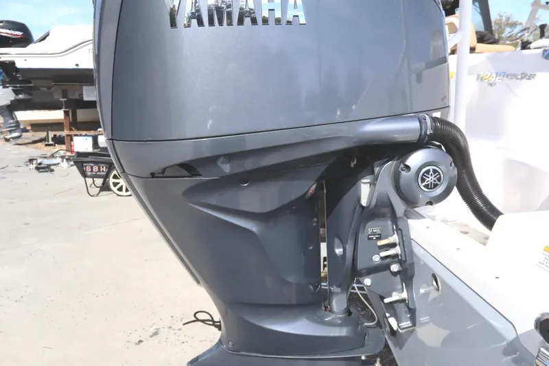 Slide: The Image of Robalo R242 Explorer 2021 - 52