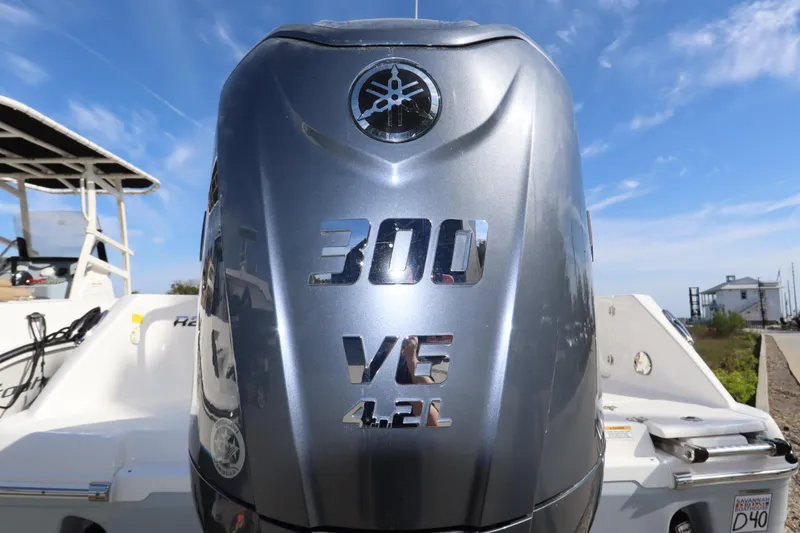 Slide: The Image of Robalo R242 Explorer 2021 - 53