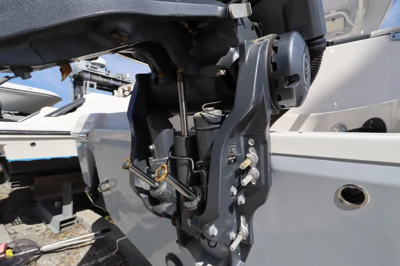 Slide: The Image of Robalo R242 Explorer 2021 - 55