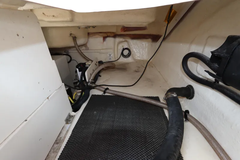 Slide: The Image of Robalo R242 Explorer 2021 - 57