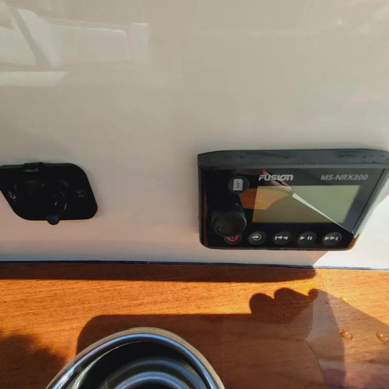 Slide: The Image of Tiara 38 LS 2021 - 50