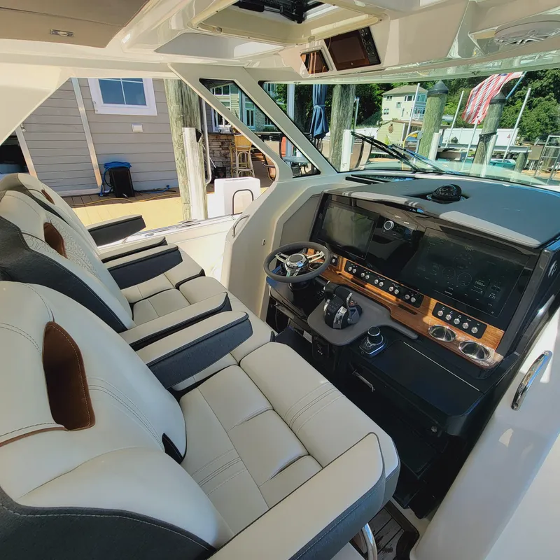 Slide: The Image of Tiara 38 LS 2021 - 52