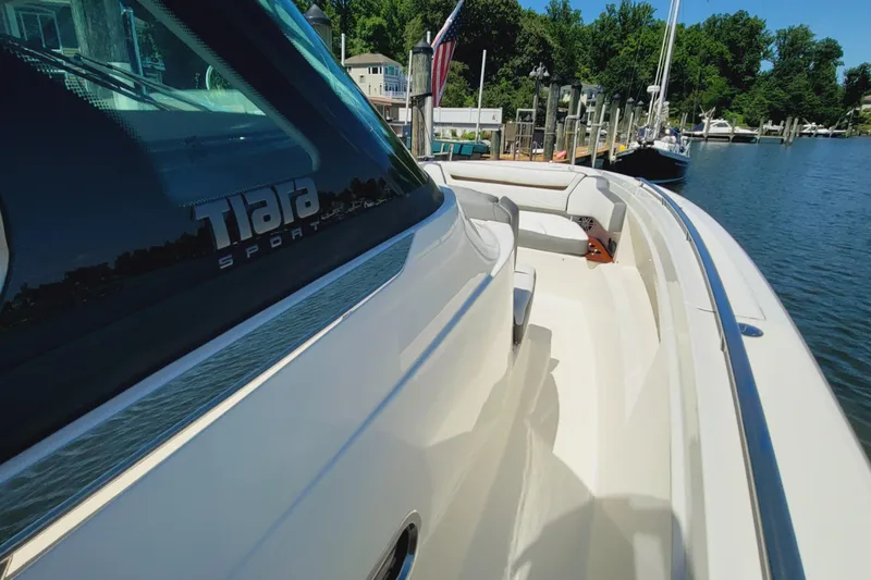 Slide: The Image of Tiara 38 LS 2021 - 73