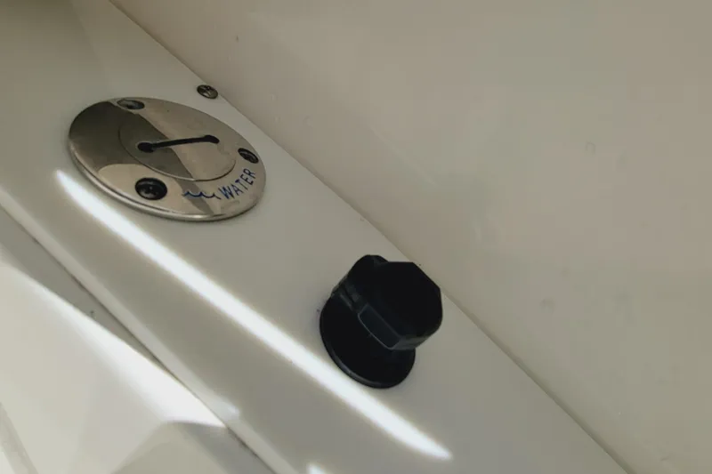 Slide: The Image of Tiara 38 LS 2021 - 75