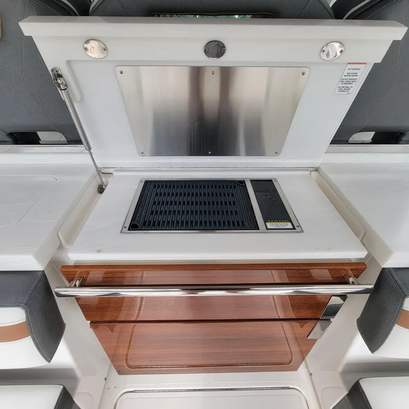 Slide: The Image of Tiara 38 LS 2021 - 85