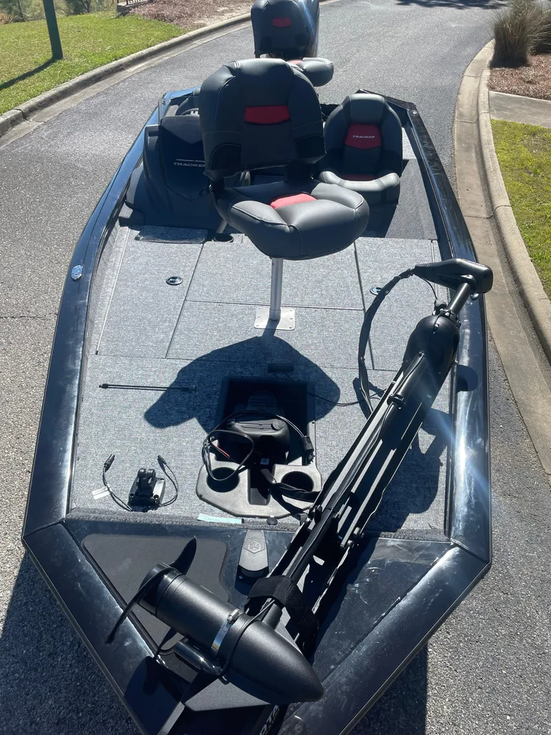 Slide: The Image of 2025 Tracker Pro Team 175 fishing boat with seating and trolling motor. - 5