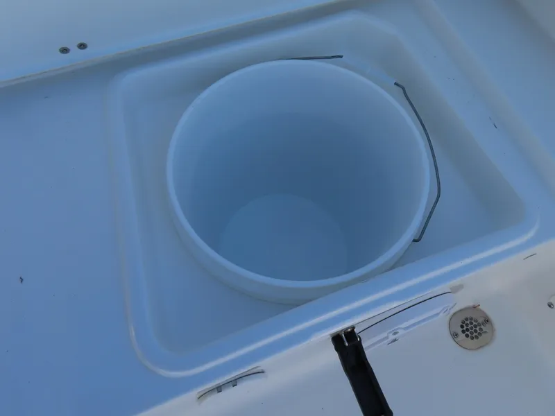 Slide: The Image of Livewell on 2021 Sea Hunt Ultra 219 boat, featuring a built-in drain system. - 38