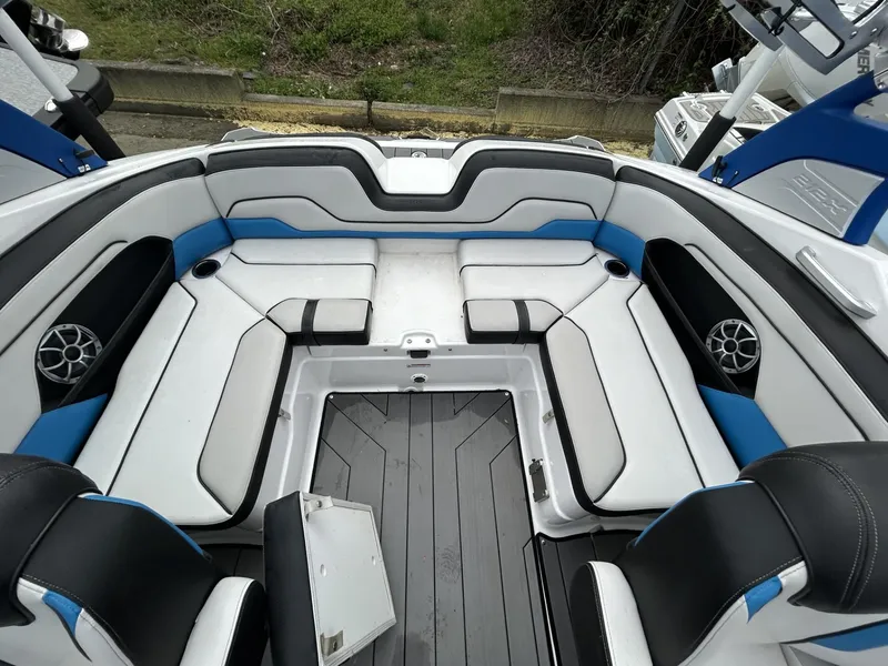 Slide: The Image of 2019 Yamaha Boats 212X interior with spacious seating and modern design. - 11