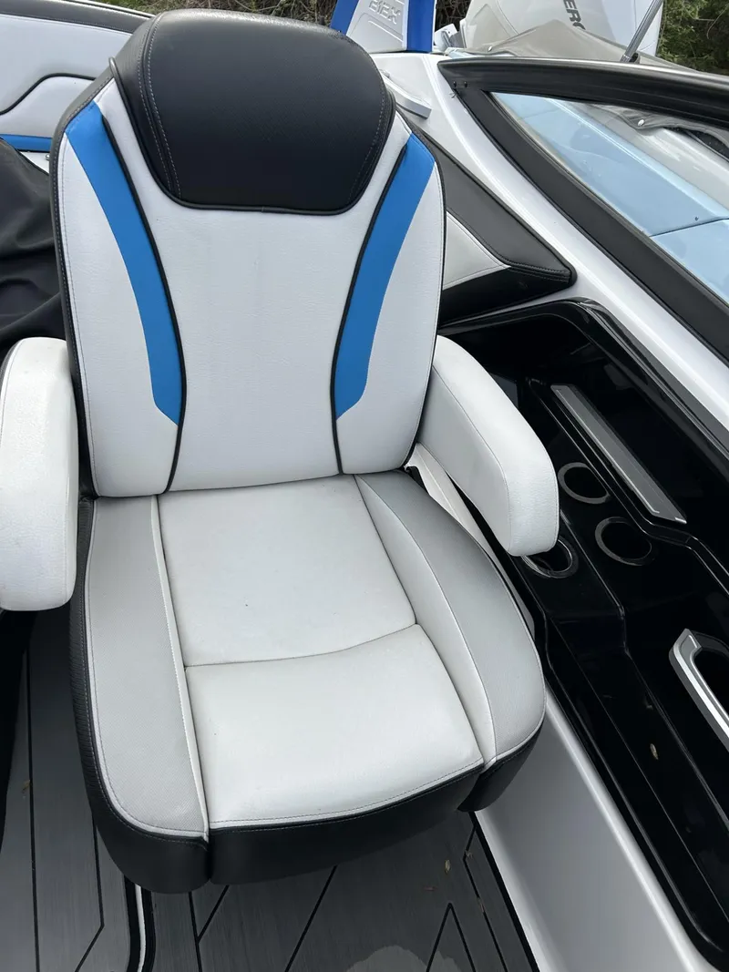 Slide: The Image of 2019 Yamaha Boats 212X seat with blue and white upholstery. - 7
