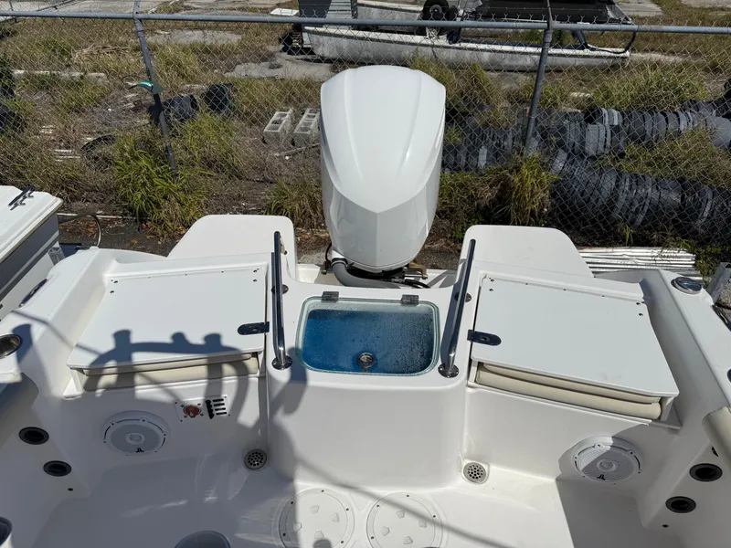 Slide: The Image of 2018 Everglades 230 Center Console boat with outboard motor and storage compartments. - 14