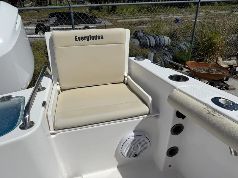 Slide: The Image of 2018 Everglades 230 Center Console boat seat with speaker and cup holders. - 17