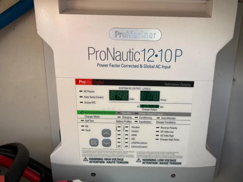 Slide: The Image of ProNautic 12:10P marine battery charger display on Everglades 230 Center Console, 2018 model. - 24