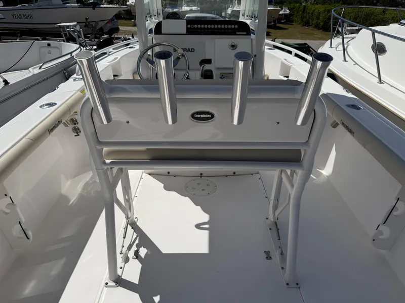 Slide: The Image of 2018 Everglades 230 Center Console boat interior with rod holders and steering console. - 28