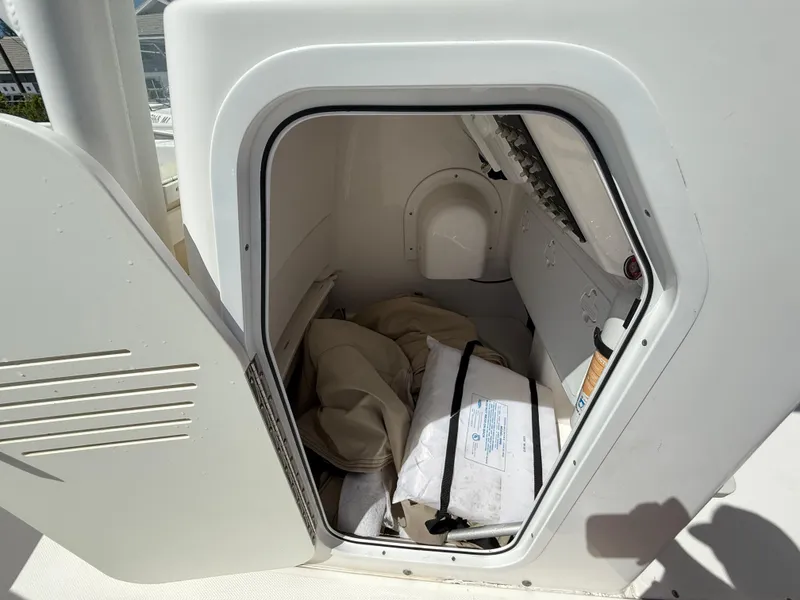 Slide: The Image of Everglades 230 Center Console 2018 - 50