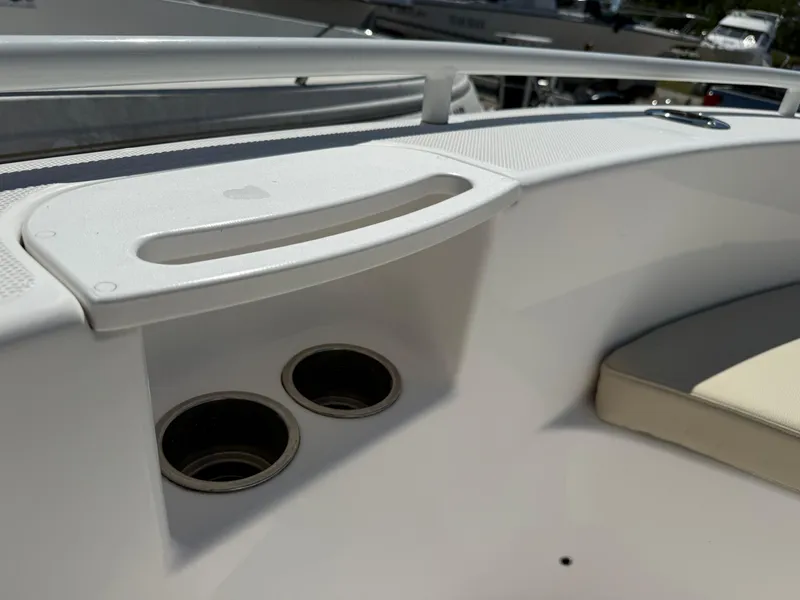 Slide: The Image of Everglades 230 Center Console 2018 - 52