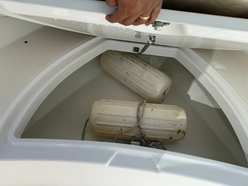 Slide: The Image of Everglades 230 Center Console 2018 - 54