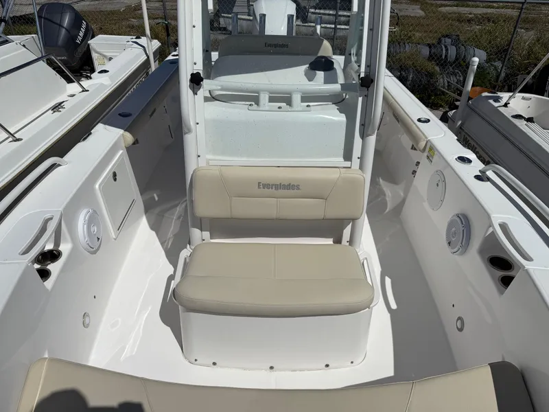 Slide: The Image of Everglades 230 Center Console 2018 - 55