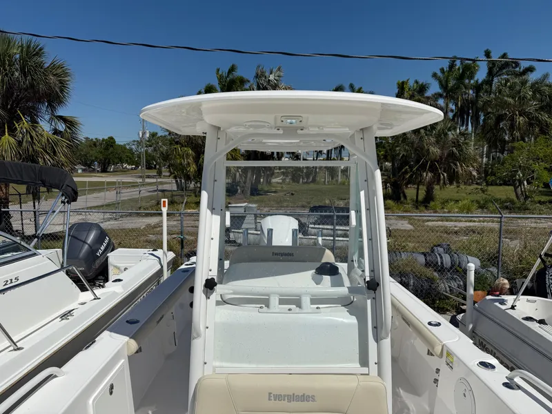 Slide: The Image of Everglades 230 Center Console 2018 - 56