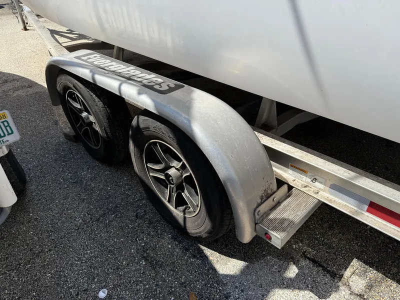 Slide: The Image of Everglades 230 Center Console 2018 - 61