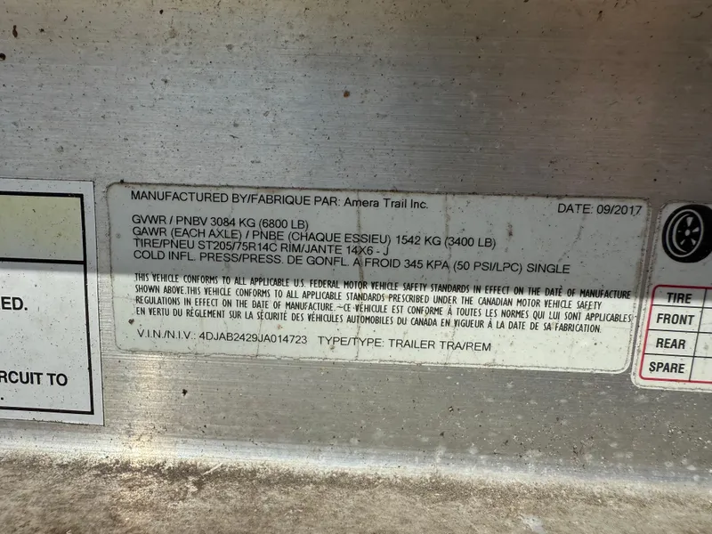 Slide: The Image of Everglades 230 Center Console 2018 - 62