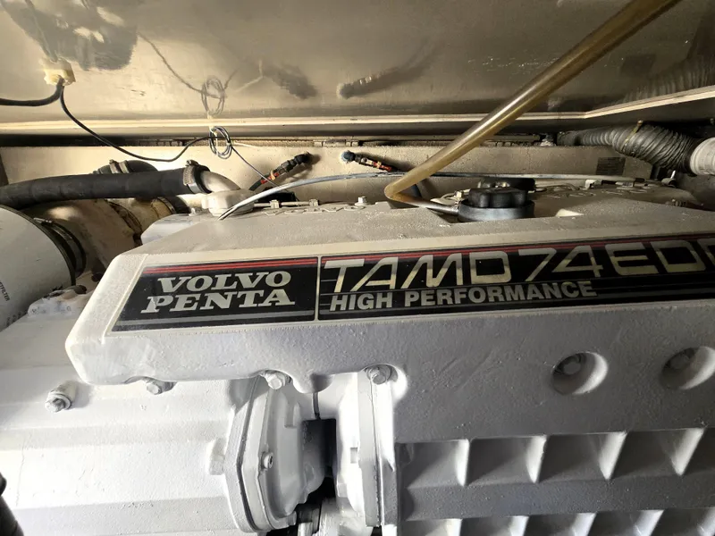 Slide: The Image of Volvo Penta TAMD74EDC engine in 2001 Ocean Yachts 43 Super Sport. - 28