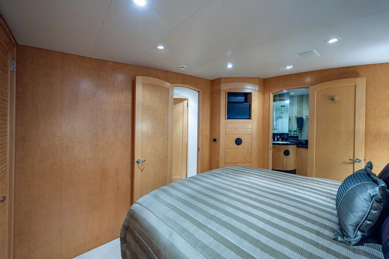 Slide: The Image of Amer Custom Enclosed Flybridge 2001 - 53