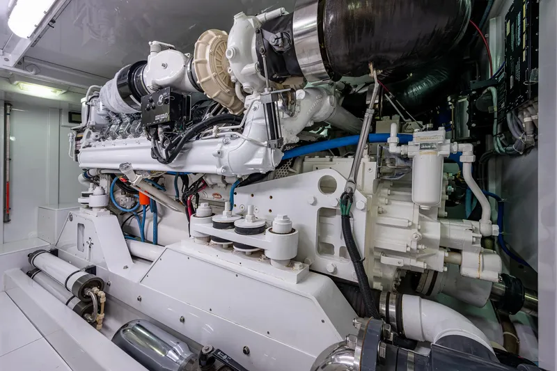 Slide: The Image of Amer Custom Enclosed Flybridge 2001 - 76