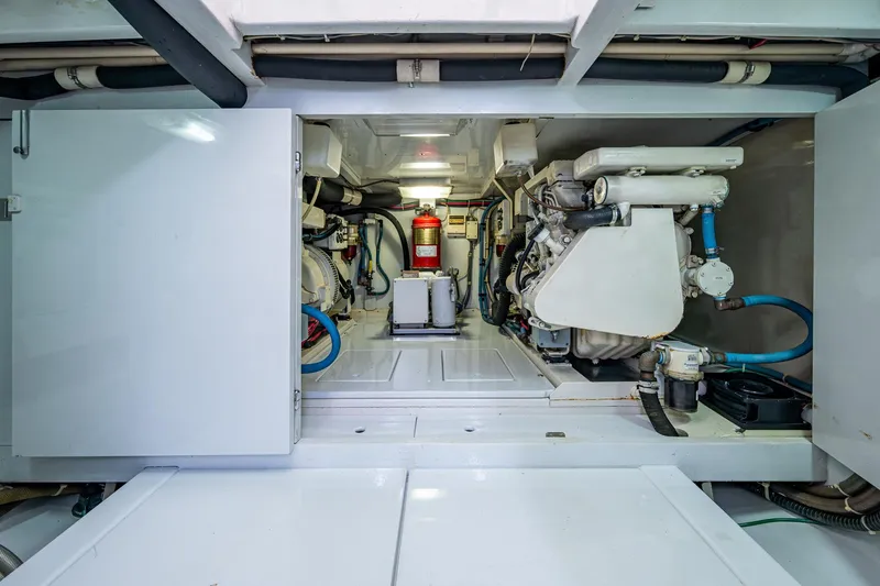 Slide: The Image of Amer Custom Enclosed Flybridge 2001 - 77