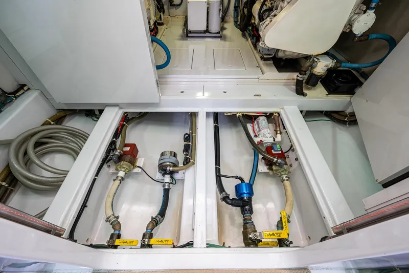 Slide: The Image of Amer Custom Enclosed Flybridge 2001 - 81