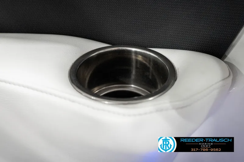 Slide: The Image of Four Winns H260 2021 - 52