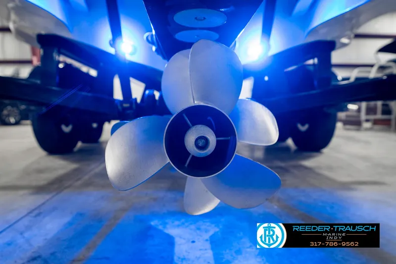 Slide: The Image of Four Winns H260 2021 - 57