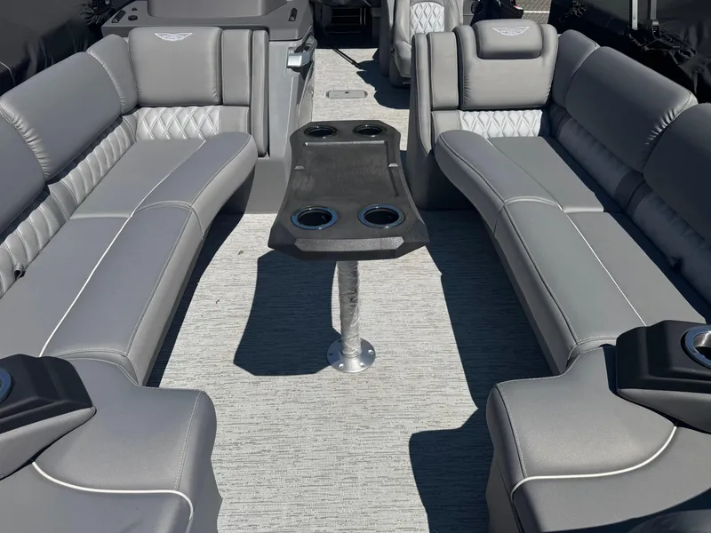 Slide: The Image of Bennington 25RFB-ESP (TC) 2025 - 10