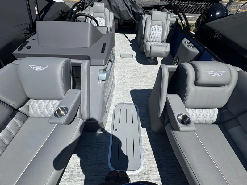 Slide: The Image of Bennington 25RFB-ESP (TC) 2025 - 12