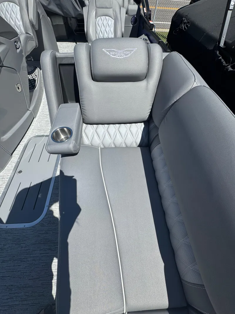 Slide: The Image of Bennington 25RFB-ESP (TC) 2025 - 14