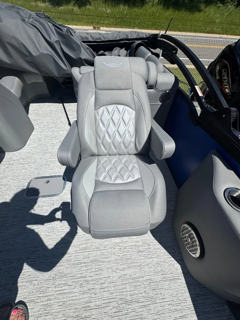 Slide: The Image of Bennington 25RFB-ESP (TC) 2025 - 17